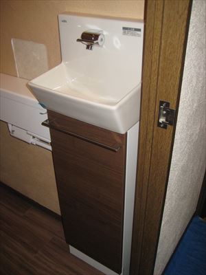 LIXIL サティスSタイプ手洗いカウンター付きに交換 LIXIL サティスSタイプ手洗いカウンター付きに交換